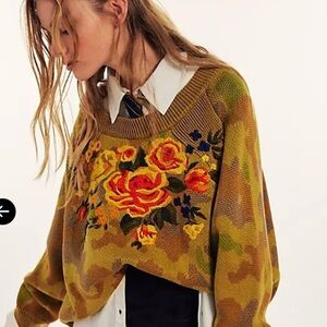 NWOT FREE PEOPLE Camo Rose Pullover Small
